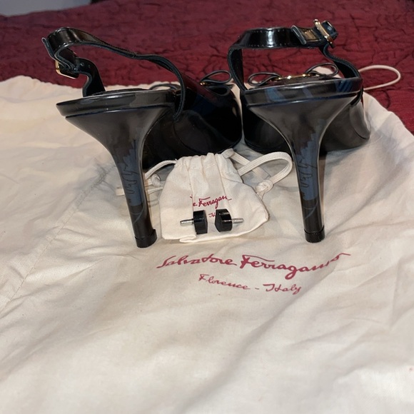 Salvatore Ferragamo Sling Back Heel SZ 11C perfect if you wear 10B - Picture 5 of 8